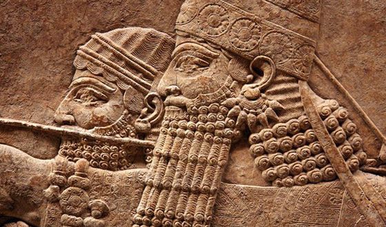 Асирійський цар Ашшурбаніпала першим став збирати книжкові бібліотеки
